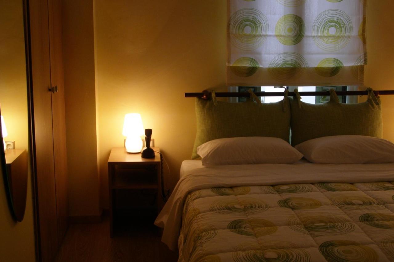 Room "Honeybee" In A Neoclassical House Kastoria Buitenkant foto