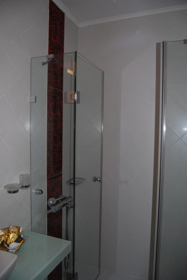 Room "Honeybee" In A Neoclassical House Kastoria Buitenkant foto