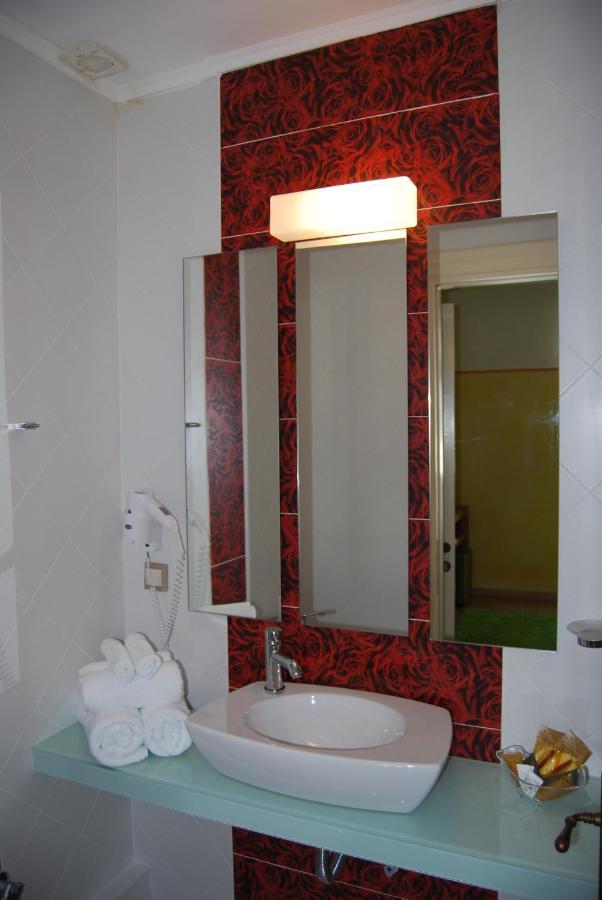 Room "Honeybee" In A Neoclassical House Kastoria Buitenkant foto