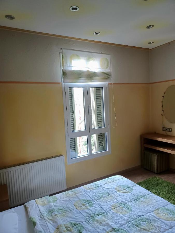 Room "Honeybee" In A Neoclassical House Kastoria Buitenkant foto