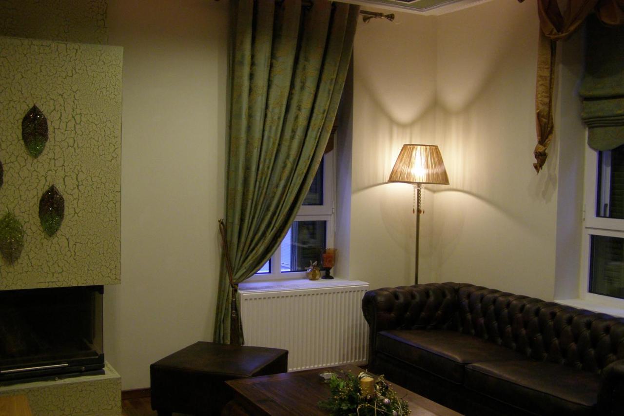 Room "Honeybee" In A Neoclassical House Kastoria Buitenkant foto